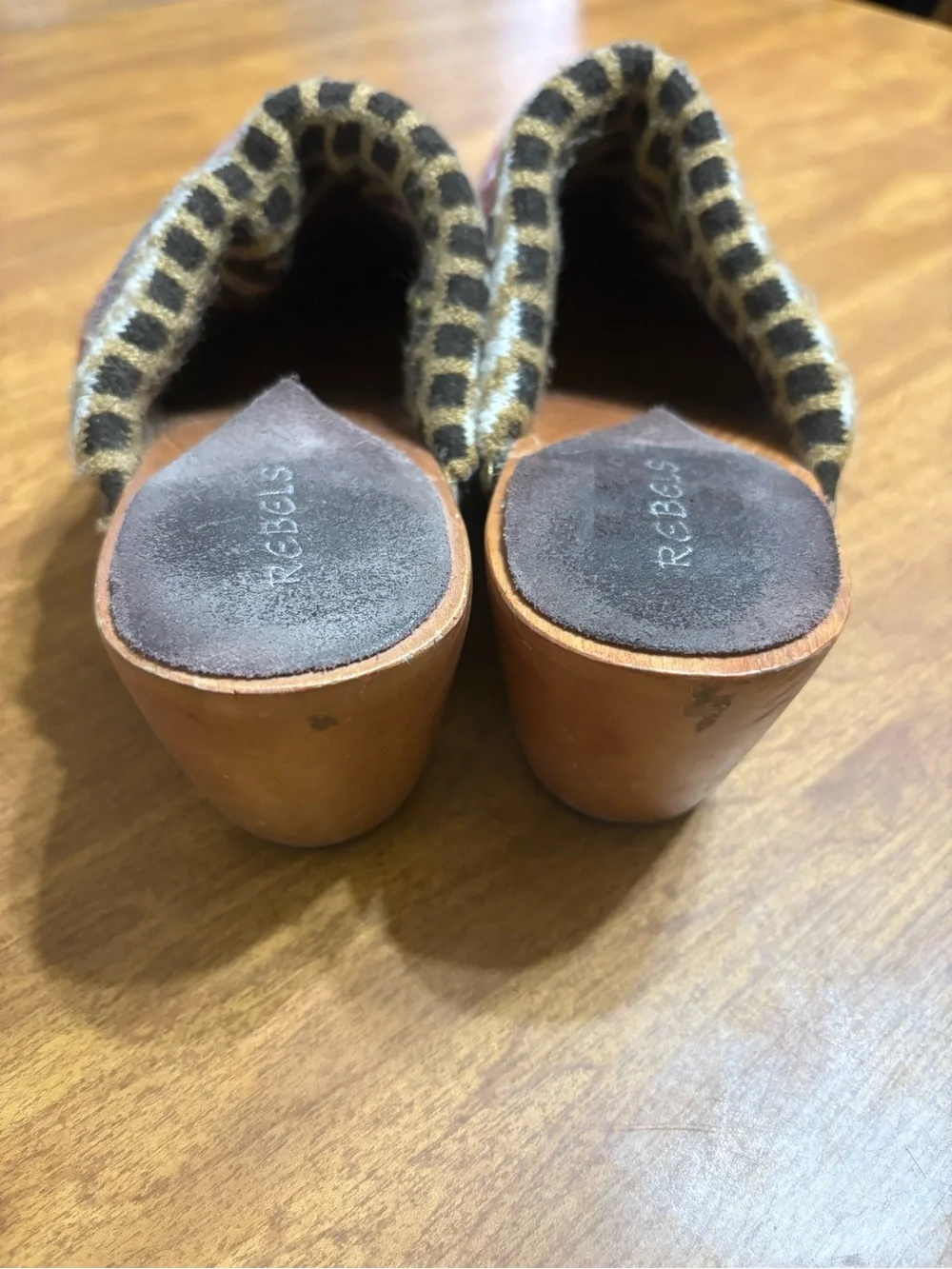 Women’s rebels red sweater pattern clogs size 6